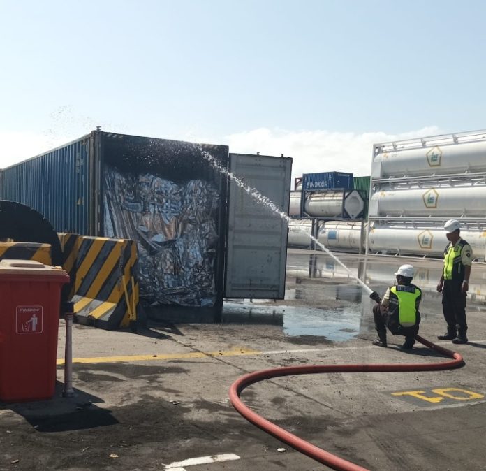 LOLOS X-RAY TERMINAL TELUK LAMONG MUATAN BARANG BERBAHAYA MEMBARA DIATAS KAPAL LOLOS X-RAY TERMINAL TELUK LAMONG MUATAN BARANG BERBAHAYA MEMBARA DIATAS KAPAL