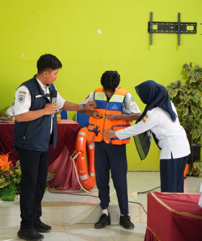 KSOP KALIANGET BAGUN BUDAYA KESELAMATAN PELAYARAN DARI BANGKU SEKOLAH KSOP KALIANGET BAGUN BUDAYA KESELAMATAN PELAYARAN DARI BANGKU SEKOLAH