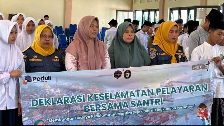 Sasar Santri KSOP Kalianget Edukasi Keselamatan Pelayaran