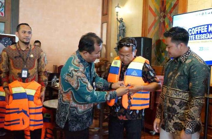 LEWAT SOSIALISASI KSOP SUNDA KELAPA MITIGASI KESELAMATAN PELAYARAN LEWAT SOSIALISASI KSOP SUNDA KELAPA MITIGASI KESELAMATAN PELAYARAN
